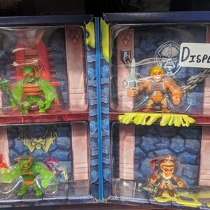 Action Figure Set with Green and Orange Characters